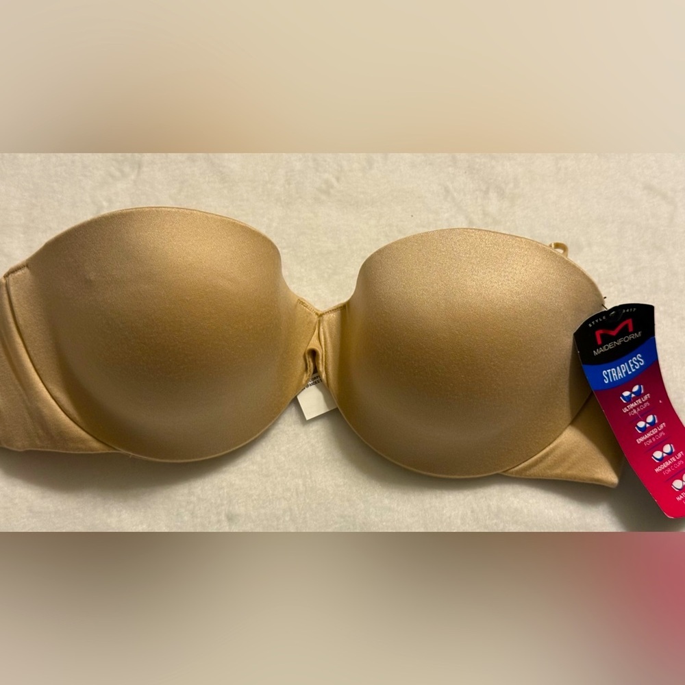 New Maidenform Strapless Bra. Beige. 34A